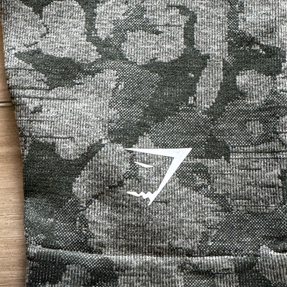 GYMSHARK ADAPT CAMO SEAMLESS BOOTY SCRUNCH LEGGINGS GREEN - Picture 9 of 11